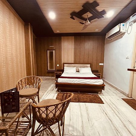 The For You Hotel & Restaurant Rishikesh Bagian luar foto