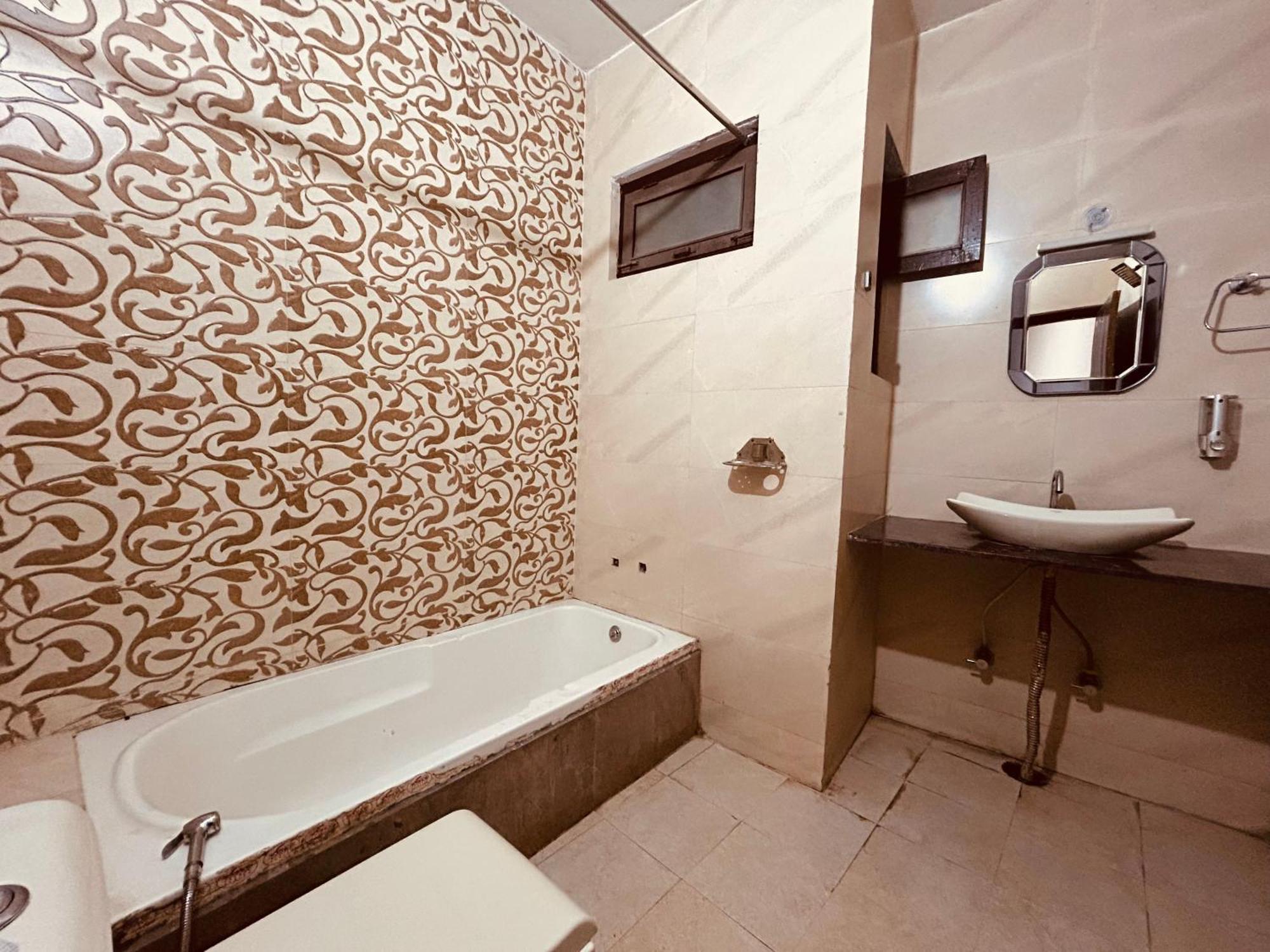 The For You Hotel & Restaurant Rishikesh Bagian luar foto