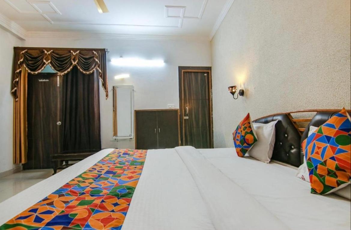 The For You Hotel & Restaurant Rishikesh Bagian luar foto