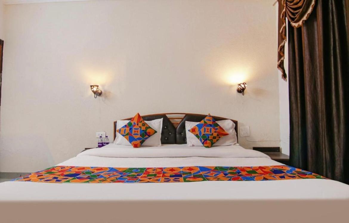 The For You Hotel & Restaurant Rishikesh Bagian luar foto