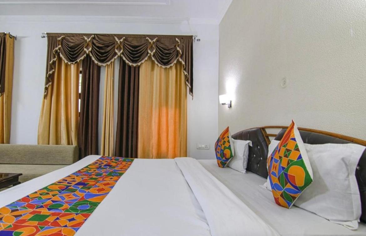 The For You Hotel & Restaurant Rishikesh Bagian luar foto