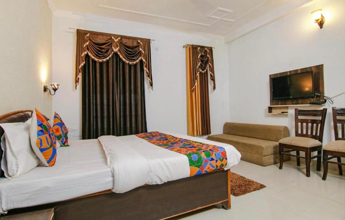 The For You Hotel & Restaurant Rishikesh Bagian luar foto