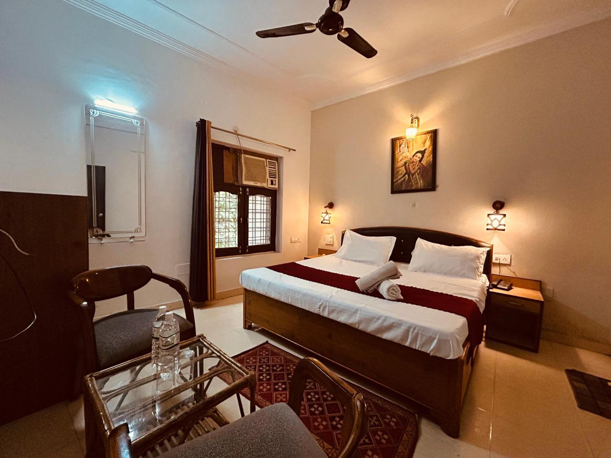 The For You Hotel & Restaurant Rishikesh Bagian luar foto