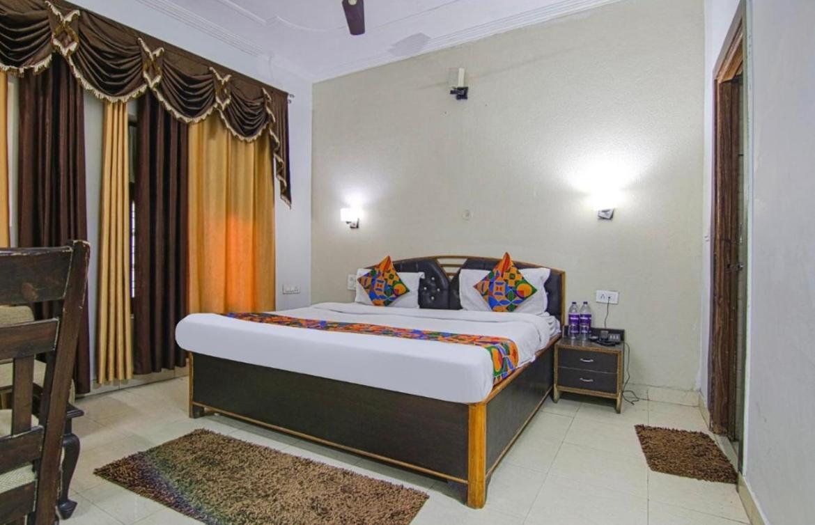 The For You Hotel & Restaurant Rishikesh Bagian luar foto