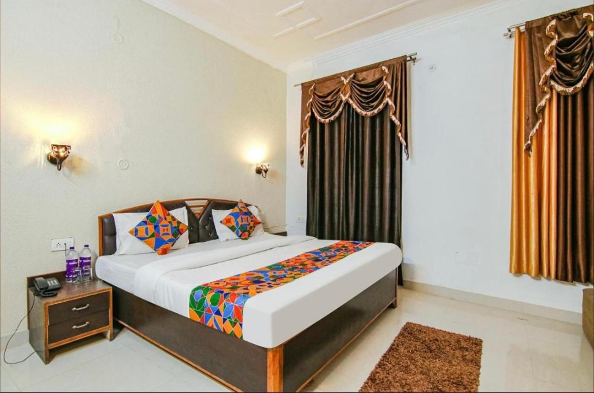 The For You Hotel & Restaurant Rishikesh Bagian luar foto