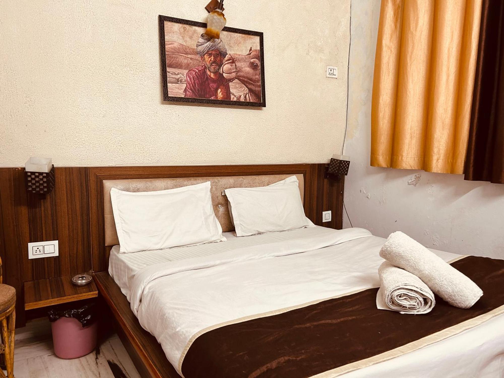 The For You Hotel & Restaurant Rishikesh Bagian luar foto