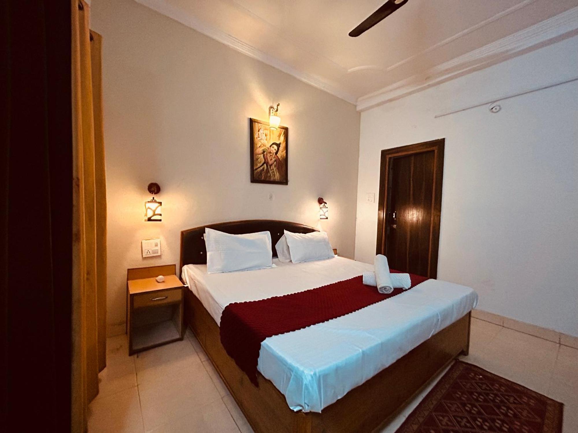 The For You Hotel & Restaurant Rishikesh Bagian luar foto