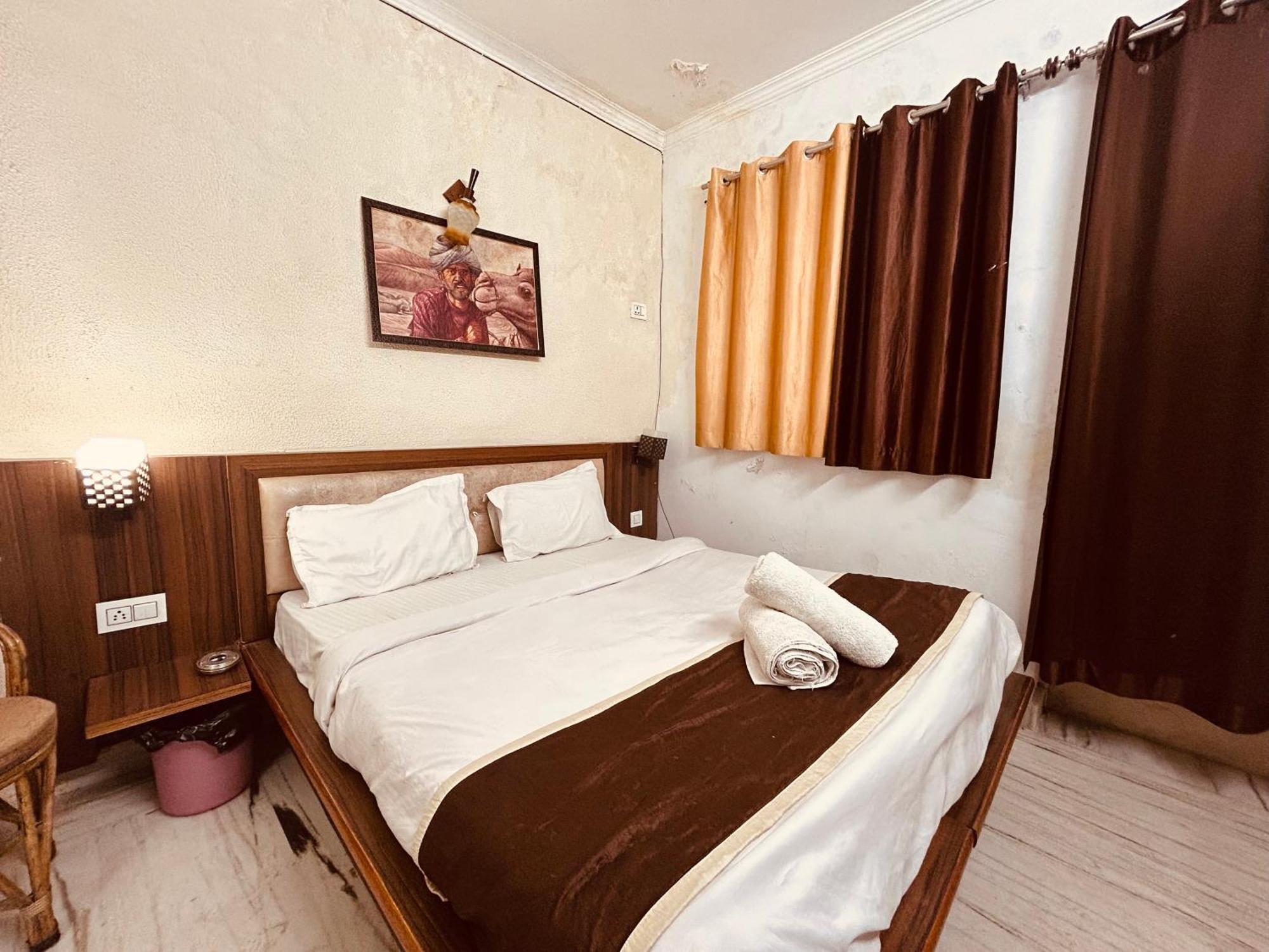The For You Hotel & Restaurant Rishikesh Bagian luar foto