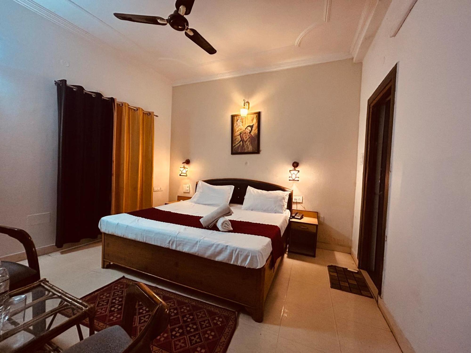 The For You Hotel & Restaurant Rishikesh Bagian luar foto