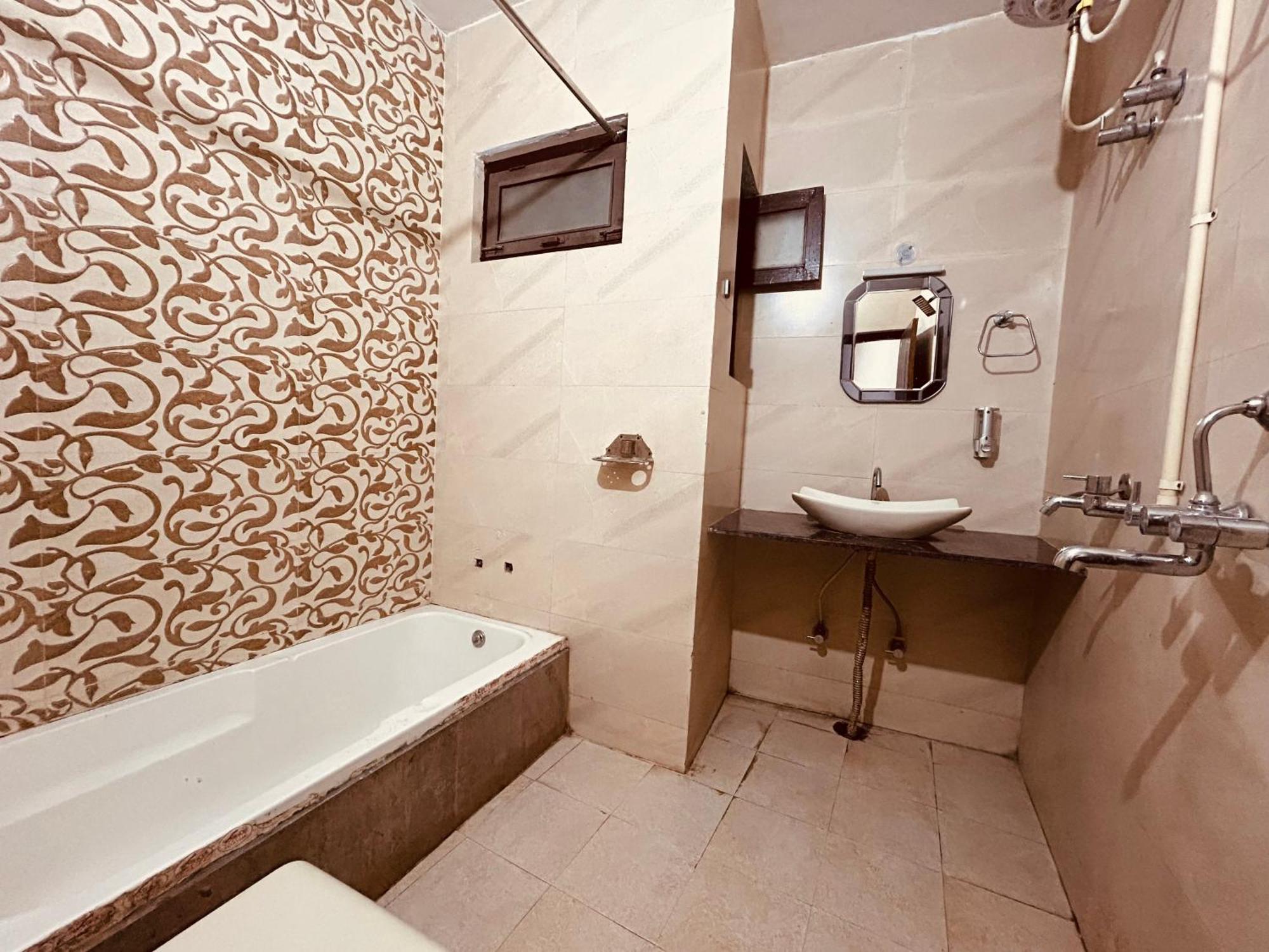 The For You Hotel & Restaurant Rishikesh Bagian luar foto