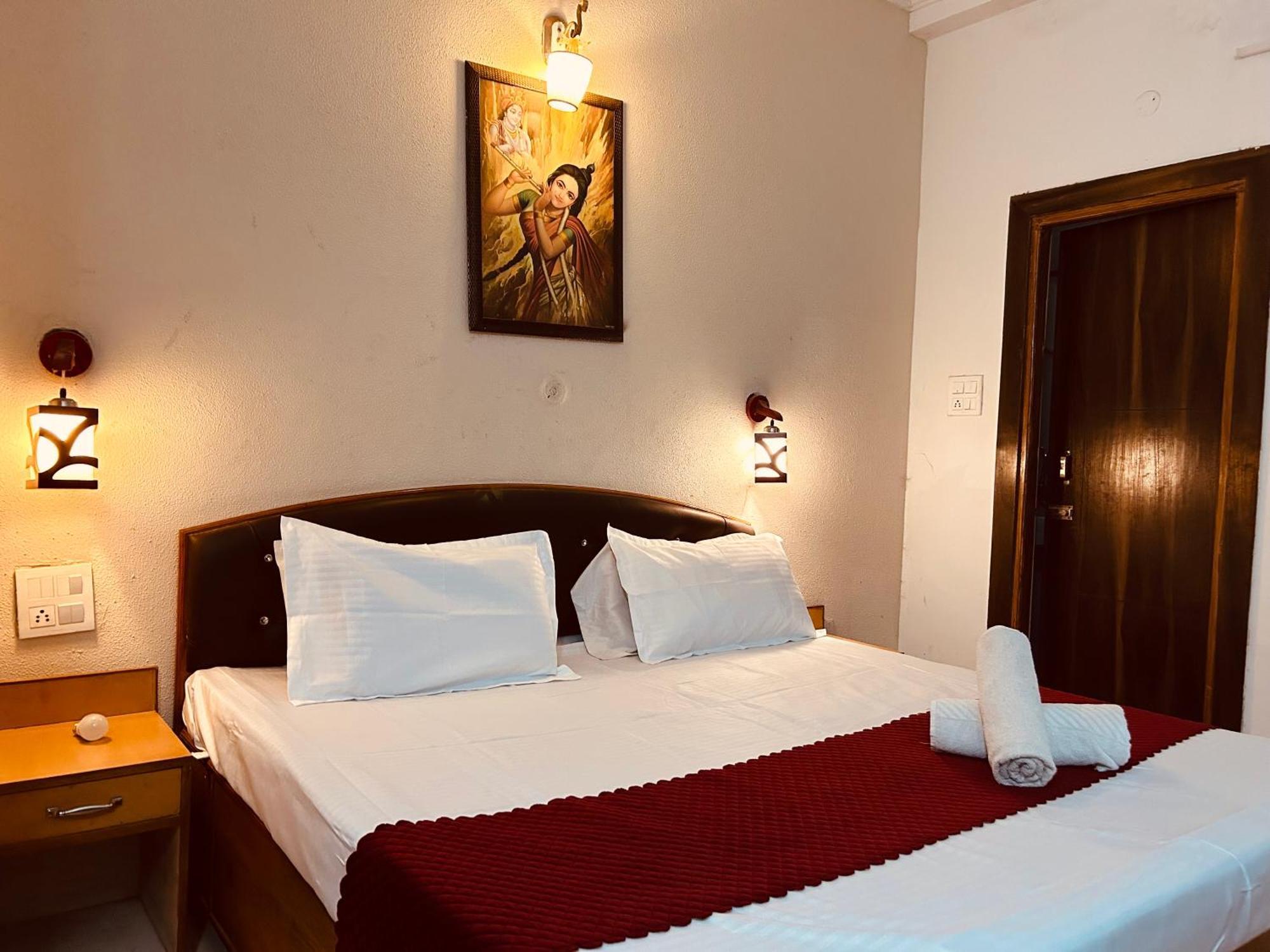 The For You Hotel & Restaurant Rishikesh Bagian luar foto
