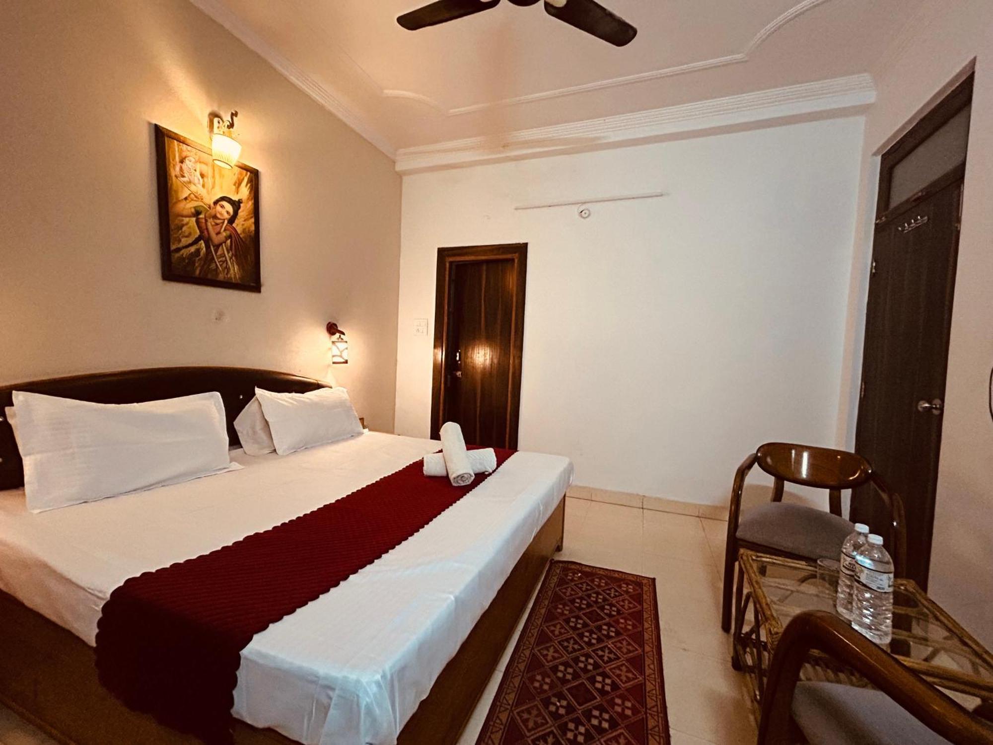 The For You Hotel & Restaurant Rishikesh Bagian luar foto