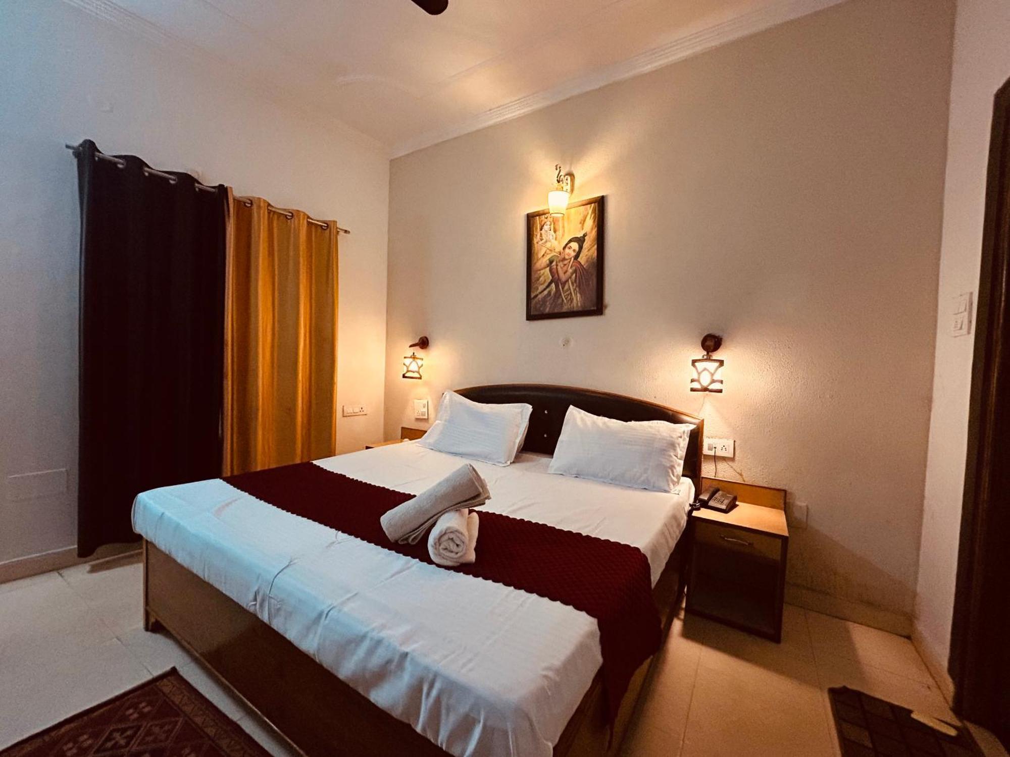 The For You Hotel & Restaurant Rishikesh Bagian luar foto