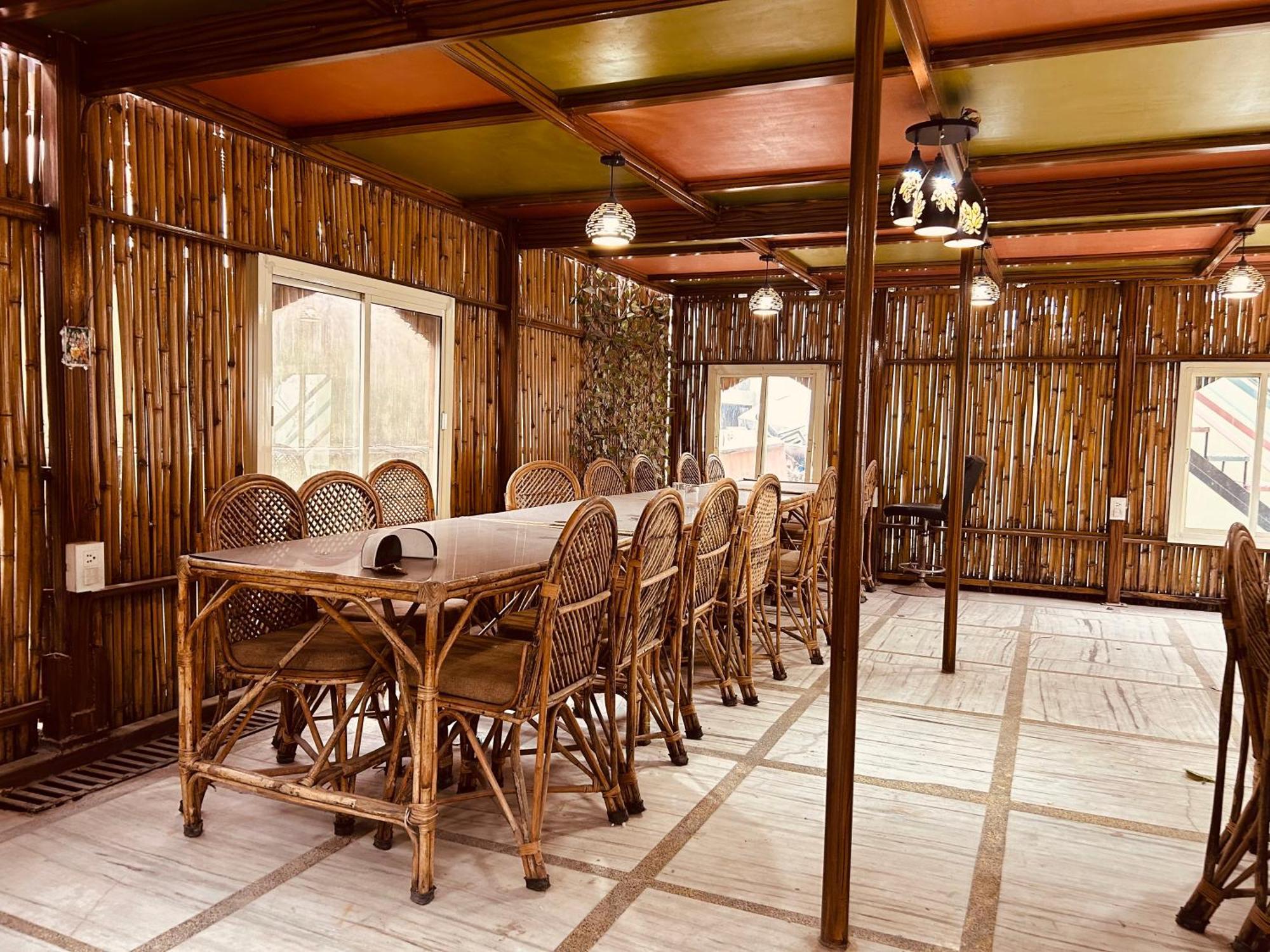 The For You Hotel & Restaurant Rishikesh Bagian luar foto