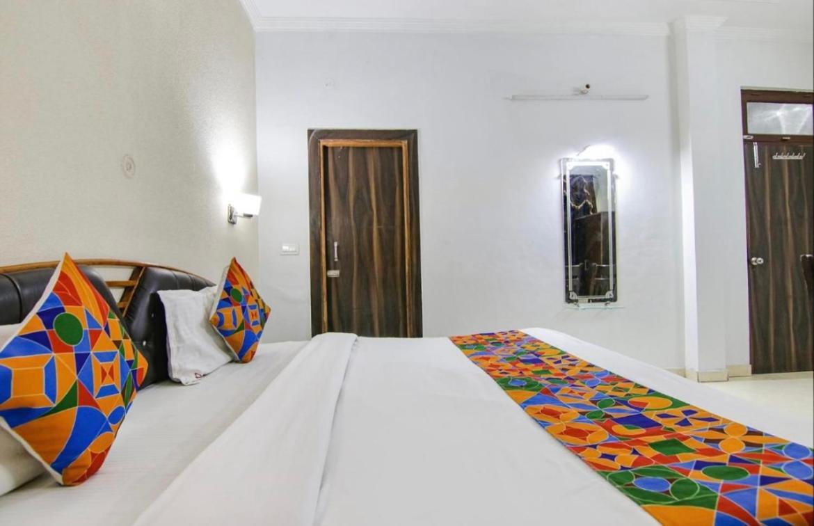 The For You Hotel & Restaurant Rishikesh Bagian luar foto